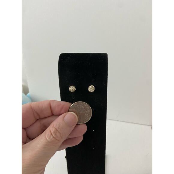 Round stud earrings - Picture 2 of 3
